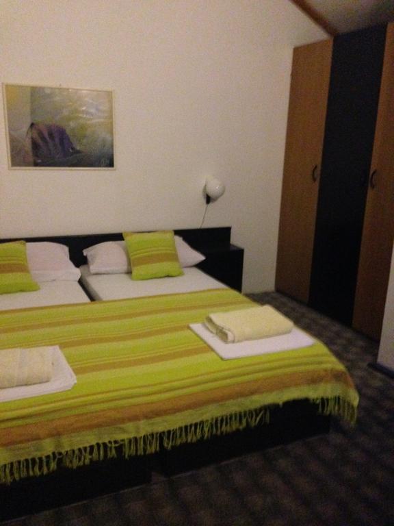 Guest House Alek Vrboska Δωμάτιο φωτογραφία