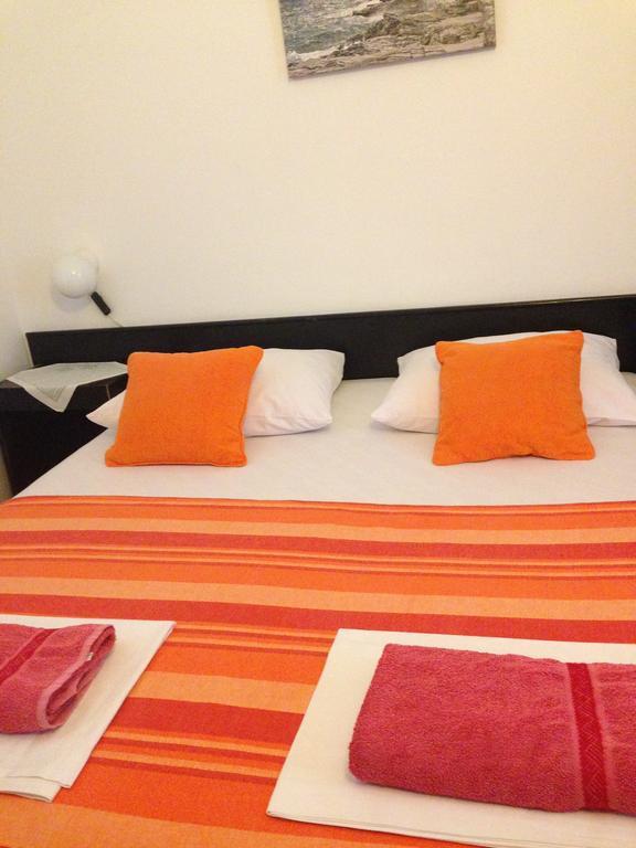 Guest House Alek Vrboska Δωμάτιο φωτογραφία