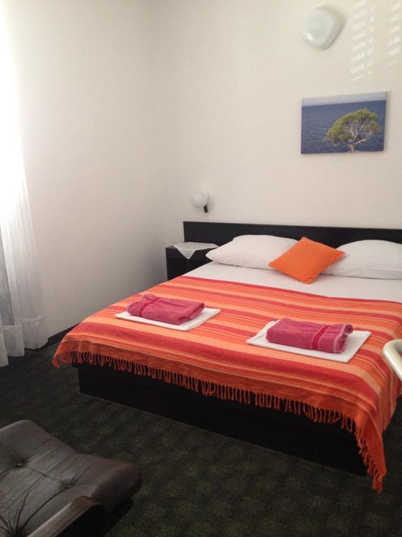 Guest House Alek Vrboska Δωμάτιο φωτογραφία