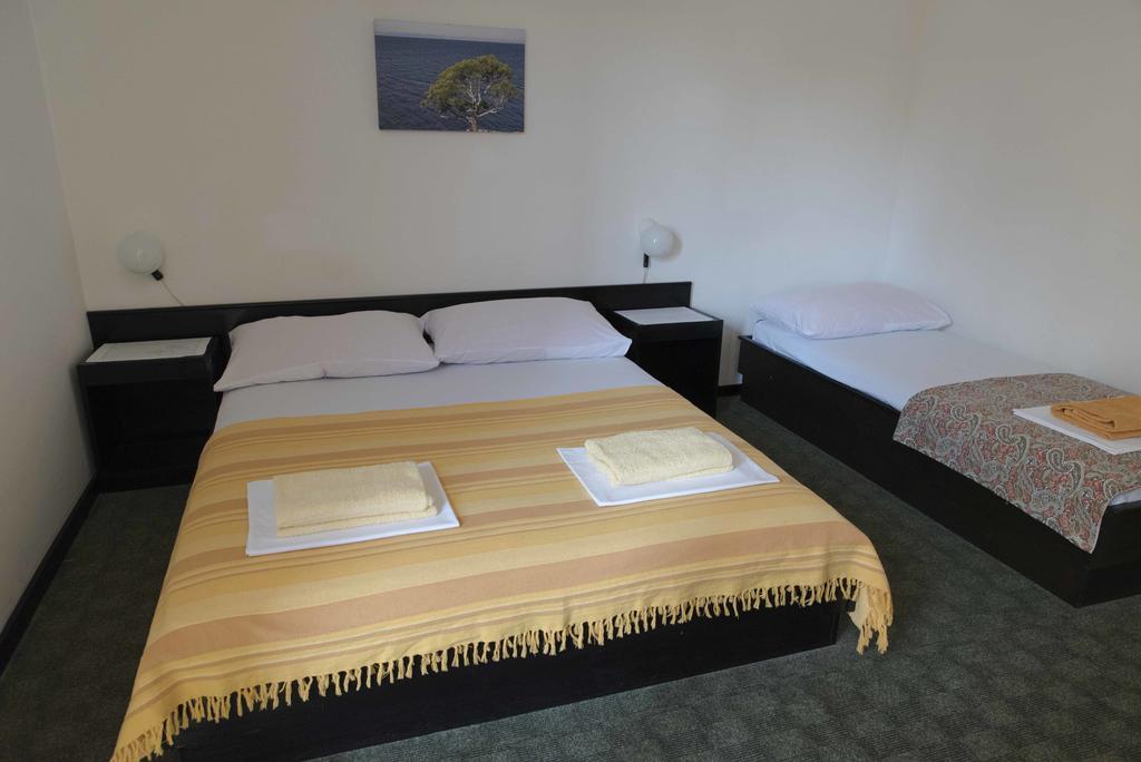 Guest House Alek Vrboska Εξωτερικό φωτογραφία