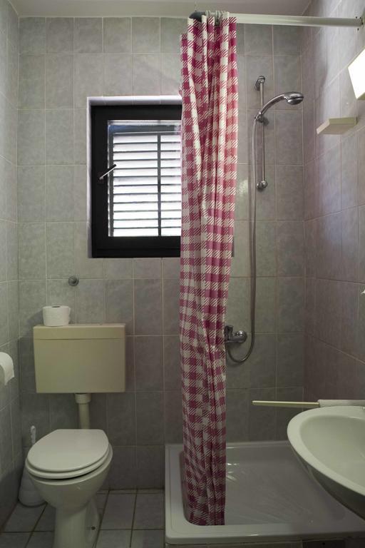 Guest House Alek Vrboska Εξωτερικό φωτογραφία